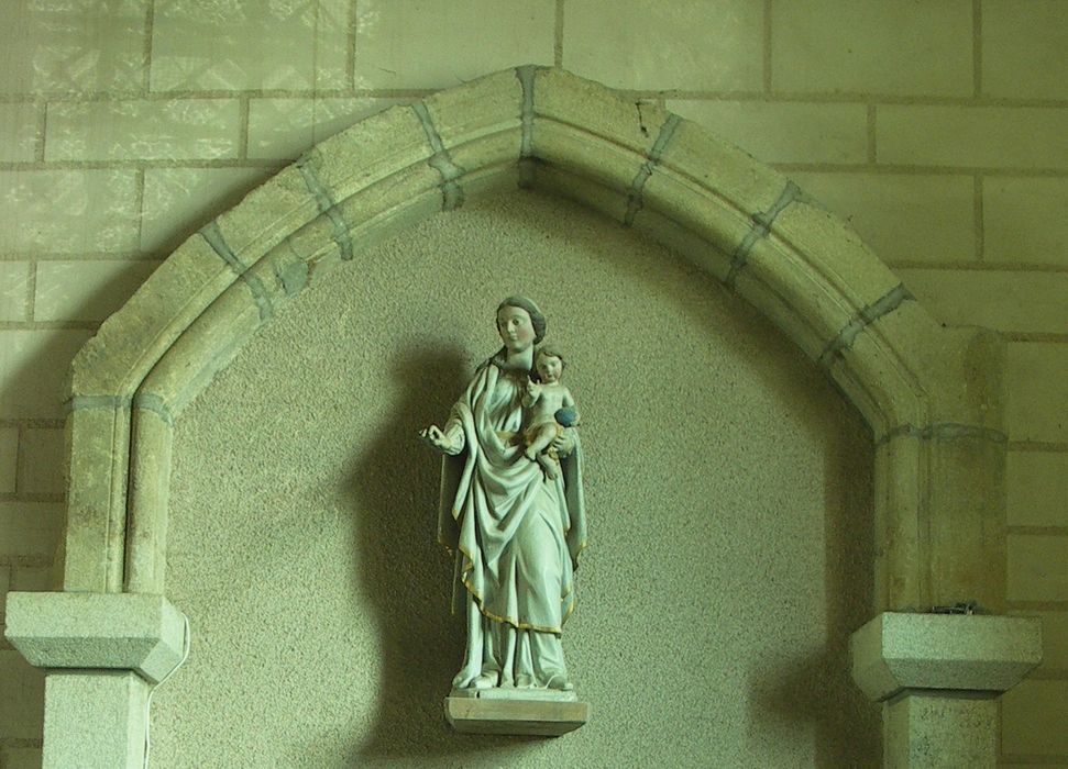 statue : Vierge à l'Enfant