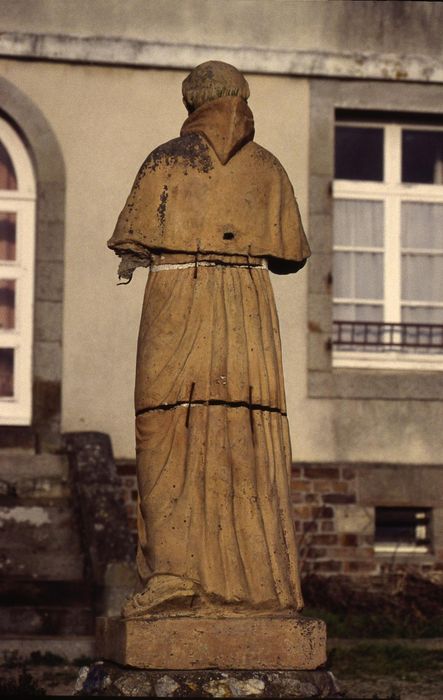statue : Prédicateur, revers, vue générale - © Ministère de la Culture (France), Conservation des antiquités et des objets d'art d'Ille-et-Vilaine, tous droits réservés