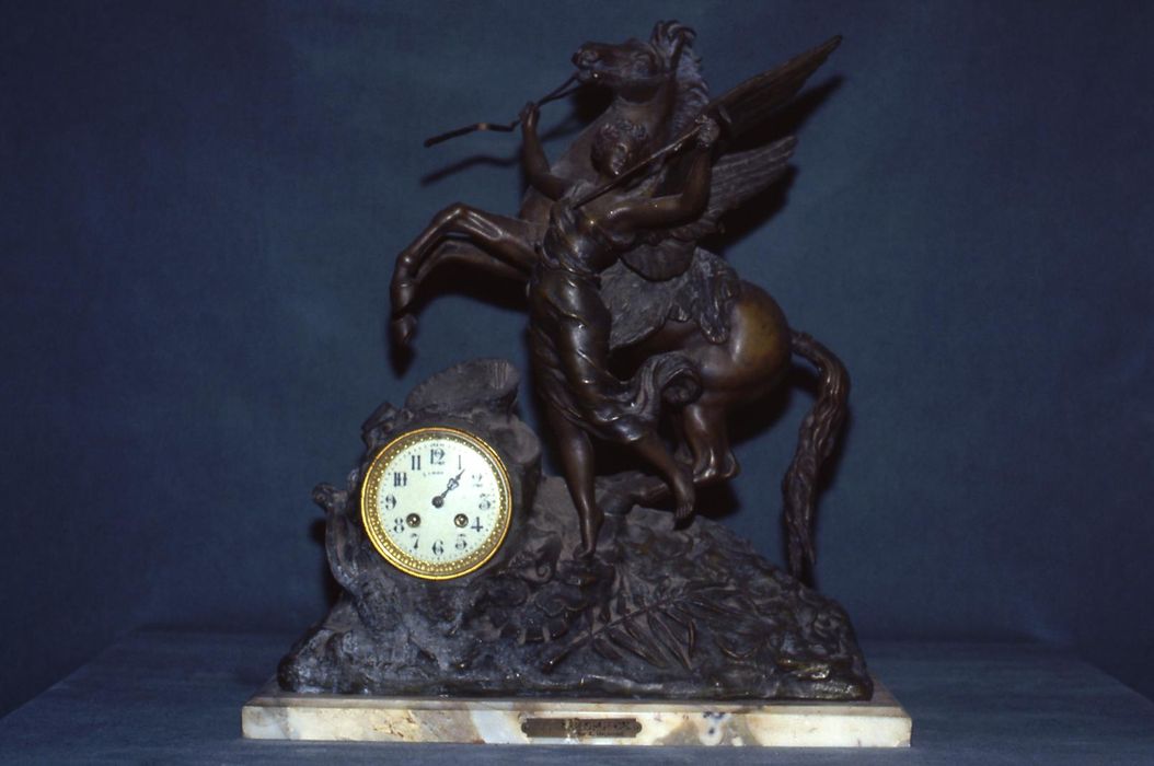 pendule : La Renommée - © Ministère de la Culture (France), Conservation des antiquités et des objets d'art d'Ille-et-Vilaine, tous droits réservés