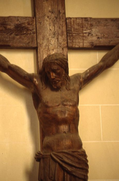 statue : Christ en croix, vue partielle - © Ministère de la Culture (France), Conservation des antiquités et des objets d’art d’Ille-et-Vilaine - Tous droits réservés