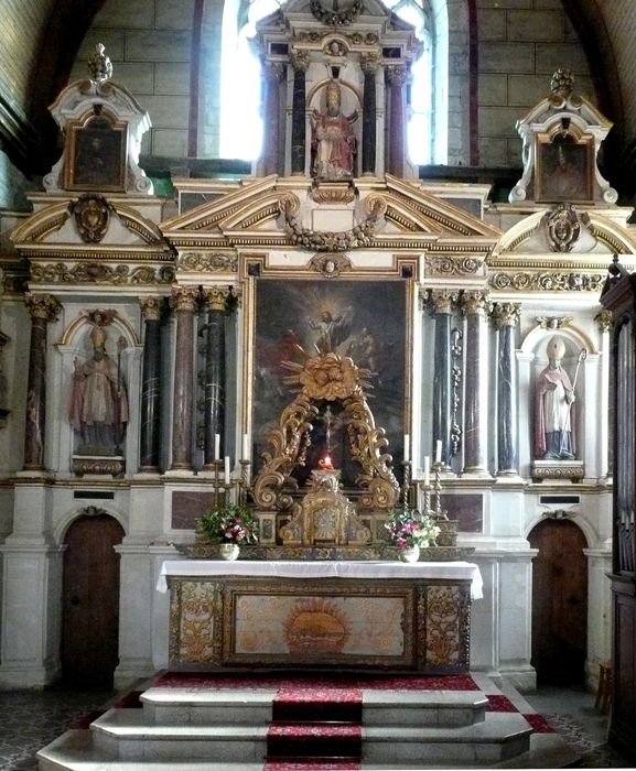 maître-autel, tabernacle, exposition, retable, tableaux : Transfiguration, saint Blaise, saint Benoît, statues : Saint Pierre, saint François de Sales, saint Nicolas - © Ministère de la Culture (France), Conservation des antiquités et des objets d'art d'Ille-et-Vilaine, tous droits réservés