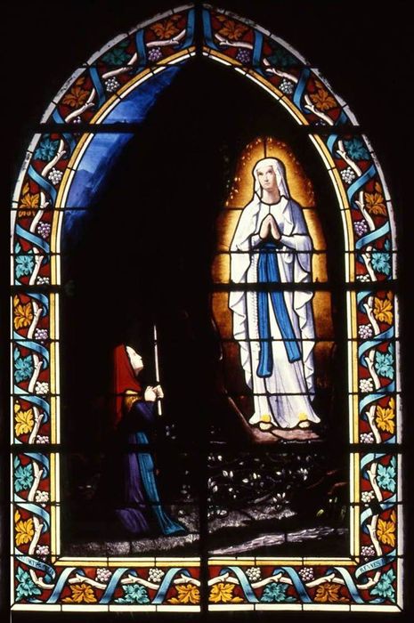 verrière : Notre-Dame de Lourdes - © Ministère de la Culture (France), Conservation des antiquités et des objets d'art d'Ille-et-Vilaine, tous droits réservés