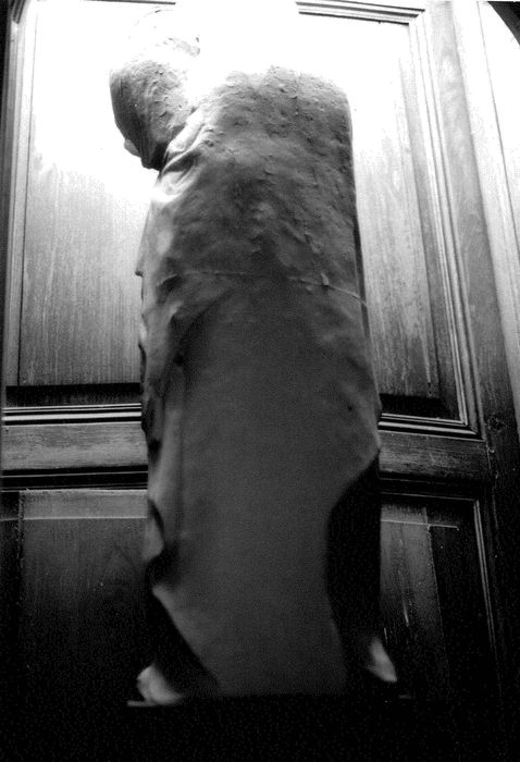 groupe sculpté : Sainte Anne Trinitaire, de dos, revers, vue générale - © Ministère de la Culture (France), Conservation des antiquités et des objets d'art d'Ille-et-Vilaine, tous droits réservés