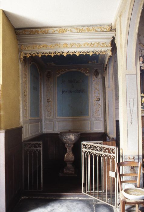 fonts baptismaux et lambris de la chapelle des fonts baptismaux - © Ministère de la Culture (France), Conservation des antiquités et des objets d'art d'Ille-et-Vilaine, tous droits réservés