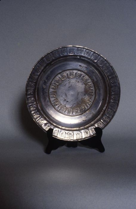 plat de quête - © Ministère de la Culture (France), Conservation des antiquités et des objets d’art d’Ille-et-Vilaine - Tous droits réservés