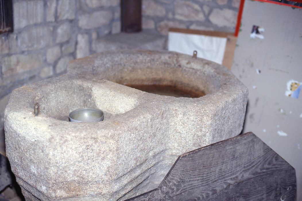 fonts baptismaux (cuve baptismale), vue partielle