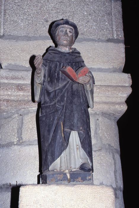 statue : Saint Yves