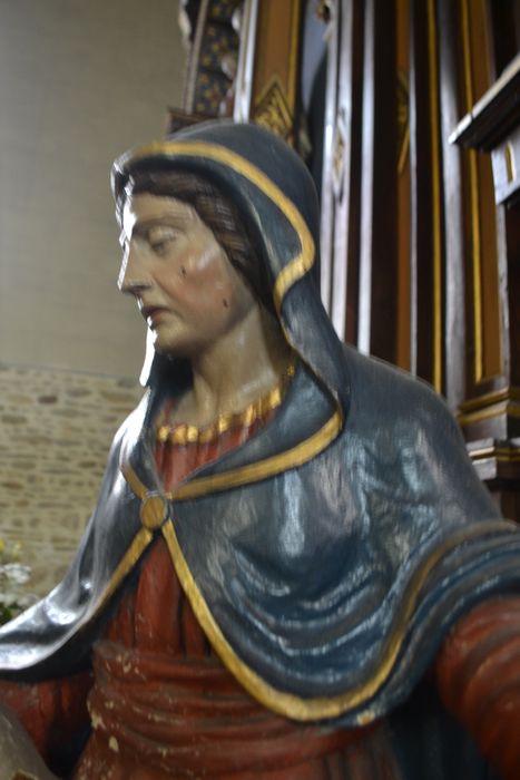 groupe sculpté : Vierge de Pitié, vue partielle