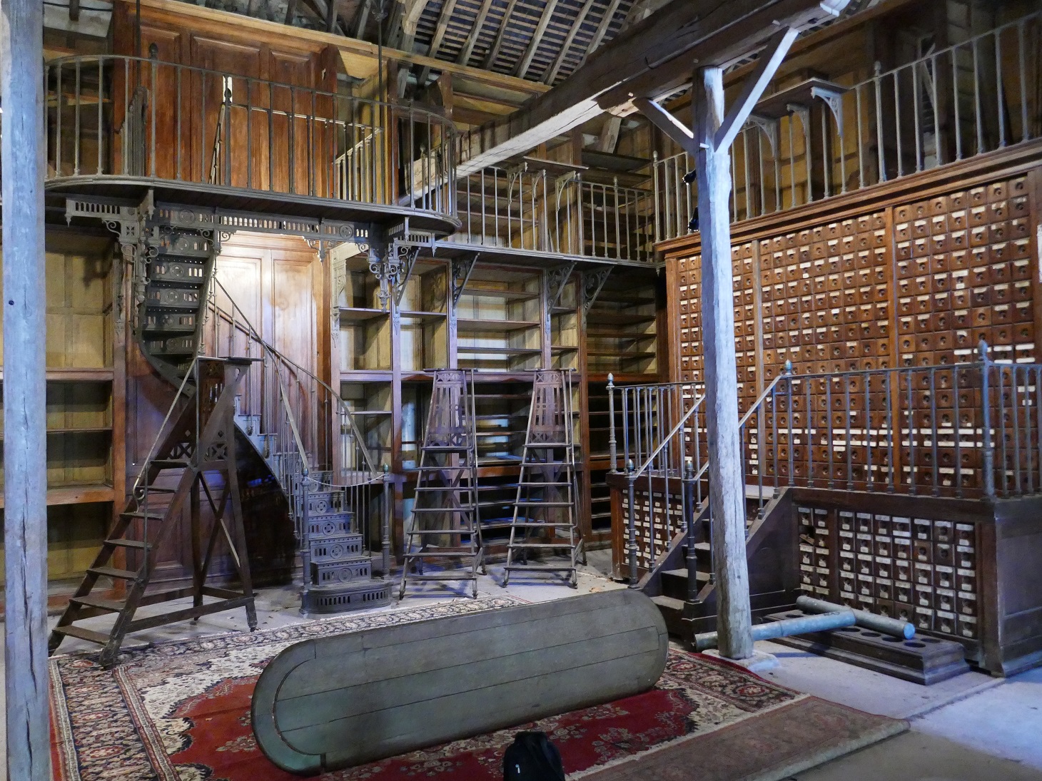 Décor de l'ancienne salle dite des plans dit "colombarium " des Archives nationales