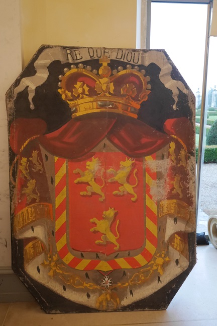 Trois pannonceaux aux armes de la famille Talleyrand-Périgord sur toile