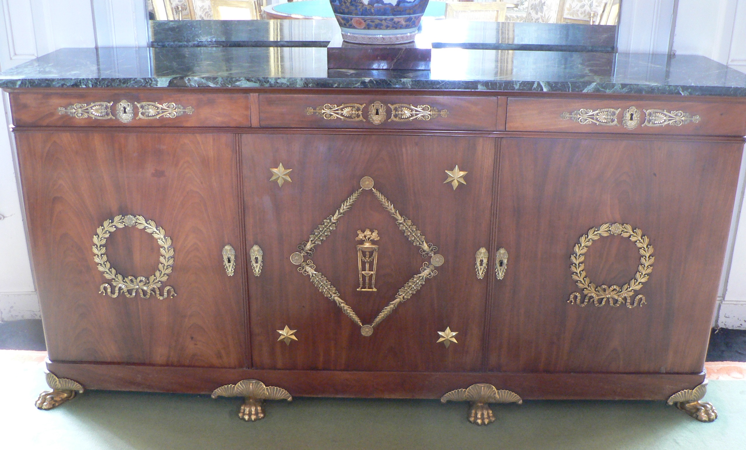 buffet-enfilade à trois portes 