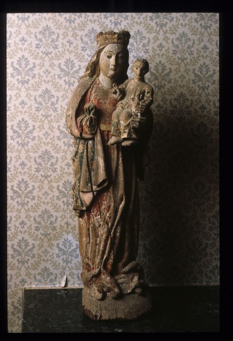 Quatre statues : Vierge à l'Enfant, Saint Sébastien, Vierge de calvaire, Christ en croix