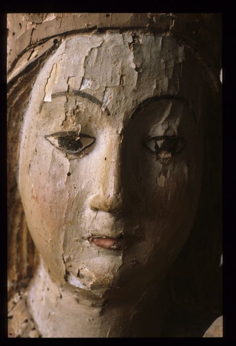 statue : Vierge à l'Enfant, détail du visage de la Vierge