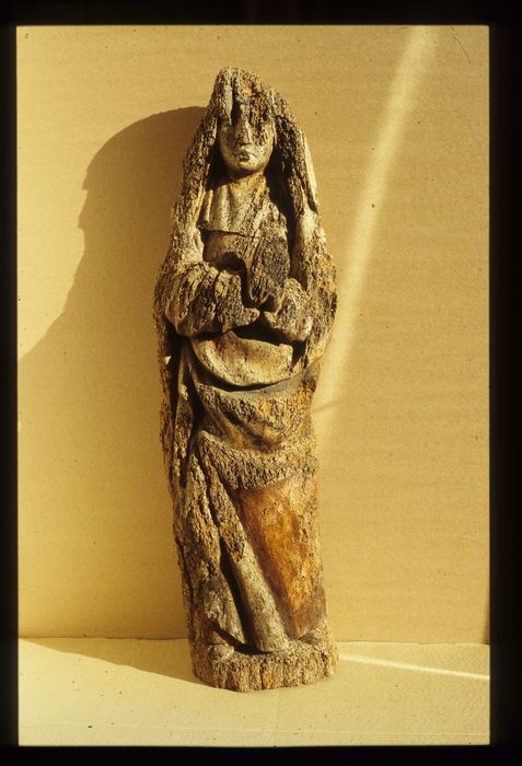 statue : Vierge de calvaire, vue générale