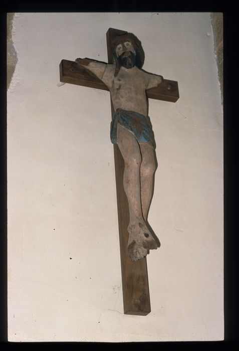 statue : Christ en croix, vue générale