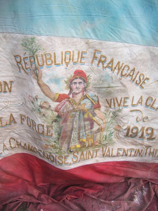 Drapeau ou insigne (drapeau de conscrits) : Classe 1912, détail