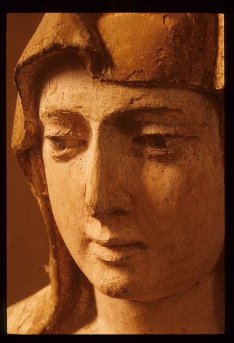 statue : Vierge à l'Enfant, détail du visage de la Vierge