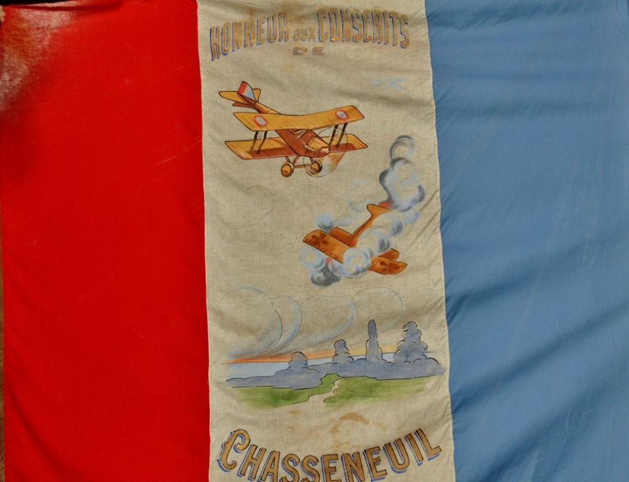 drapeau (drapeau de conscrits) : Classes de 1925, vue partielle