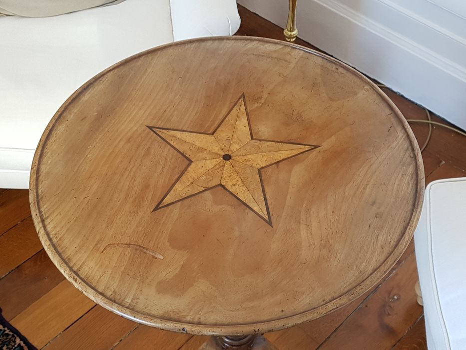 table (guéridon), détail du plateau - © Ministère de la Culture (France), Conservation des antiquités et des objets d'art de l'Indre, tous droits réservés 