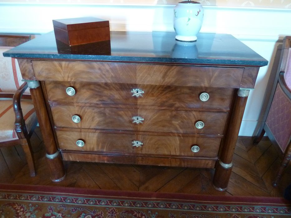 commode (n°1), vue générale - © Ministère de la Culture (France), Conservation des antiquités et des objets d'art de l'Indre, tous droits réservés 