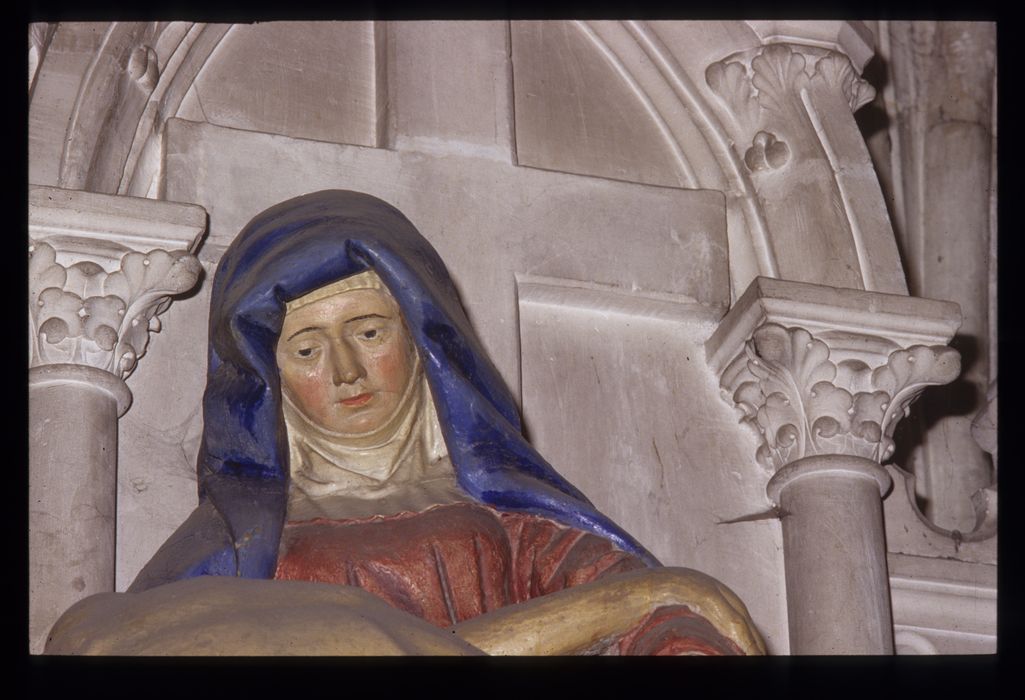 statue : Vierge de Pitié, détail du visage de la Vierge