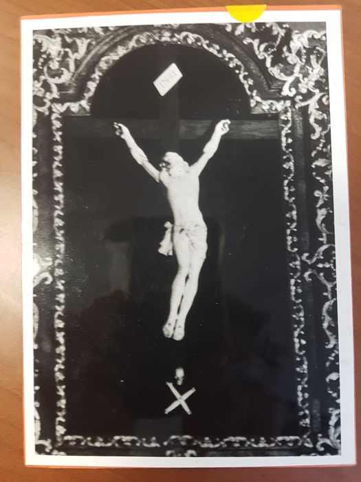 statuette : Christ en croix, vue générale