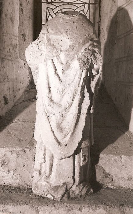 statue : Saint évêque, vue générale