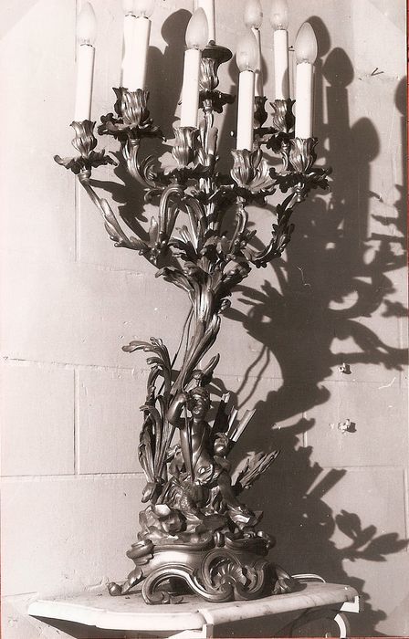 Deux chandeliers d'église