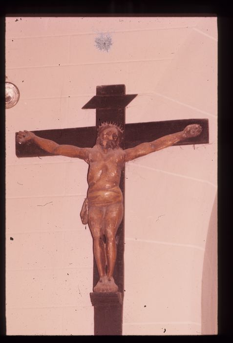 Statue : Christ en croix