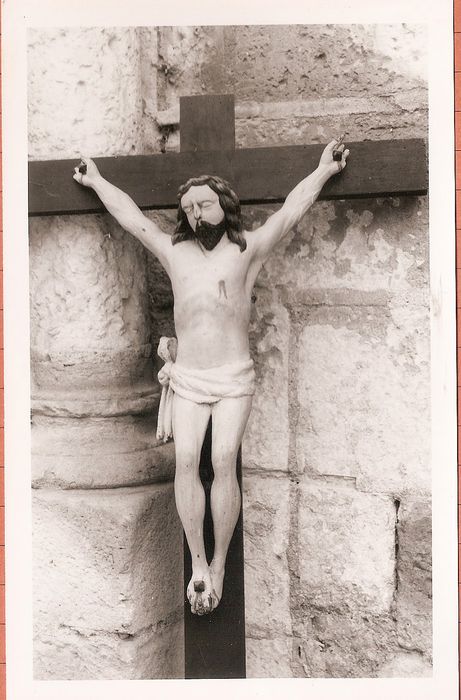 Statue : Christ en croix