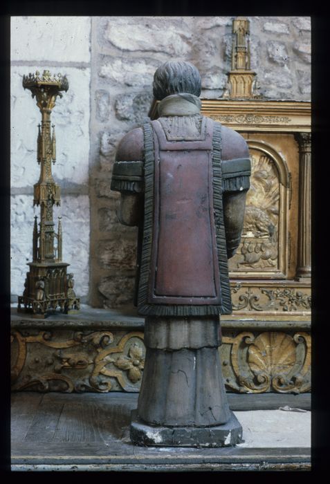 statue : Saint Vincent, vue générale du revers