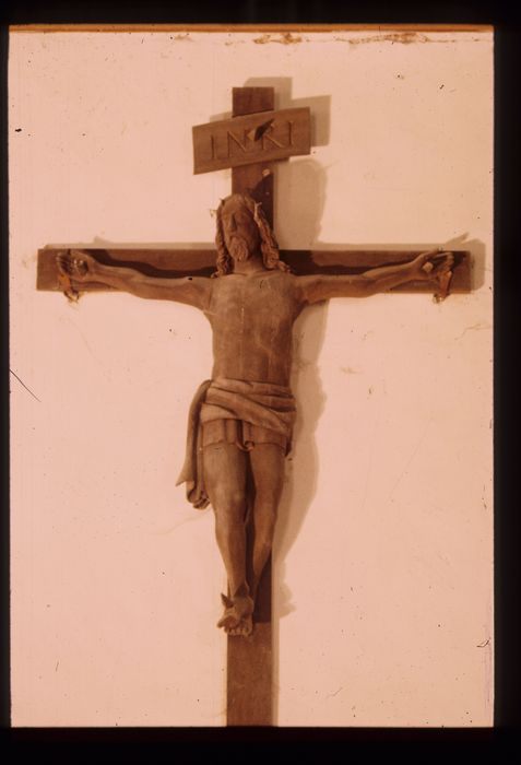 Statue : Christ en croix