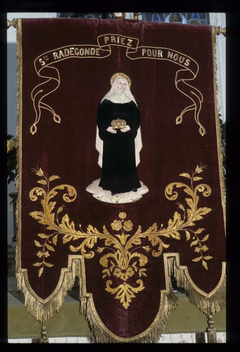 bannière de procession : Sainte Radegonde, vue générale
