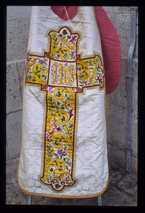 chasuble, vue générale - © Ministère de la Culture (France), Conservation des antiquités et des objets d'art de l'Indre, tous droits réservés 