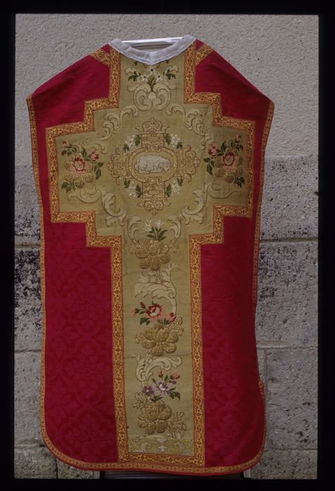 chasuble, vue générale - © Ministère de la Culture (France), Conservation des antiquités et des objets d'art de l'Indre – Tous droits réservés 