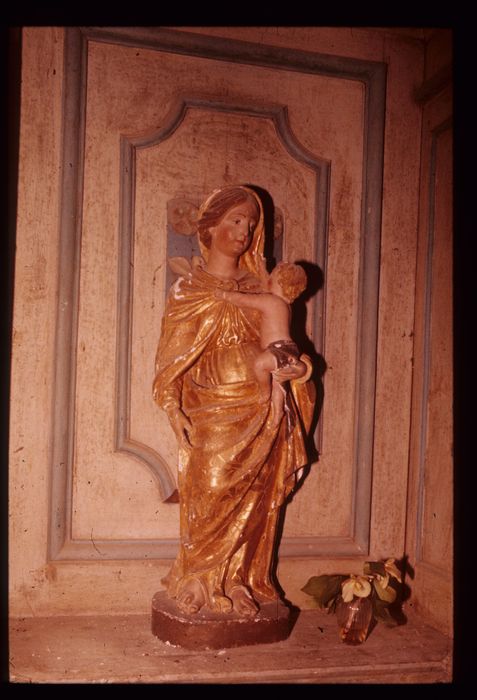 statue : Vierge à l'Enfant, vue générale