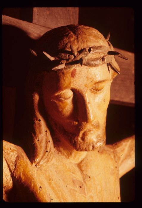statue : Christ en croix, détail du visage - © Ministère de la Culture (France), Conservation des antiquités et des objets d'art de l'Indre, tous droits réservés 