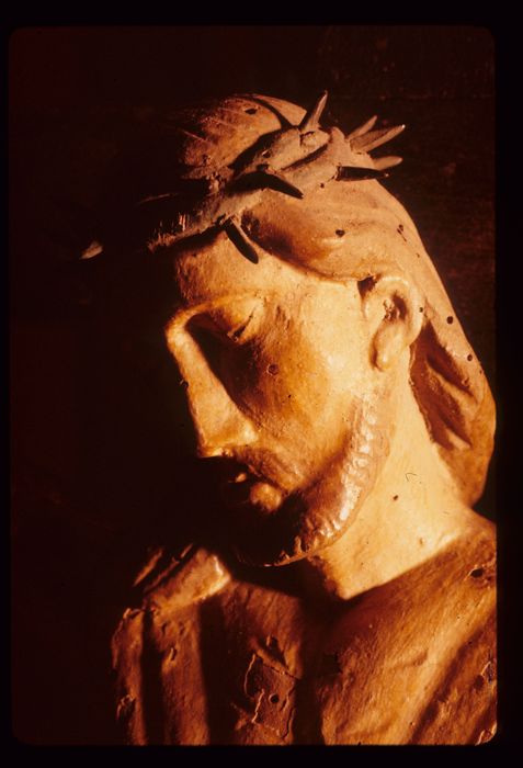 statue : Christ en croix, détail du visage - © Ministère de la Culture (France), Conservation des antiquités et des objets d'art de l'Indre, tous droits réservés 