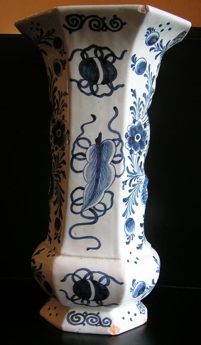 vase décoratif : La porteuse d'eau, vue partielle - © Ministère de la Culture (France), Conservation des antiquités et des objets d'art de l'Indre, tous droits réservés 