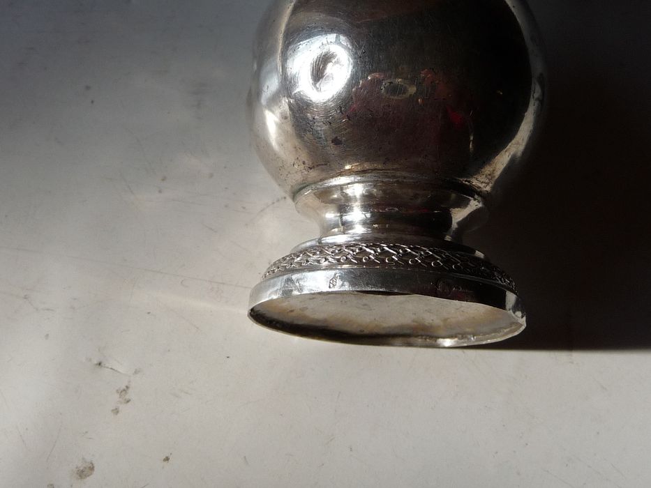 burette, détail - © Ministère de la Culture (France), Conservation des antiquités et des objets d'art de l'Indre, tous droits réservés 