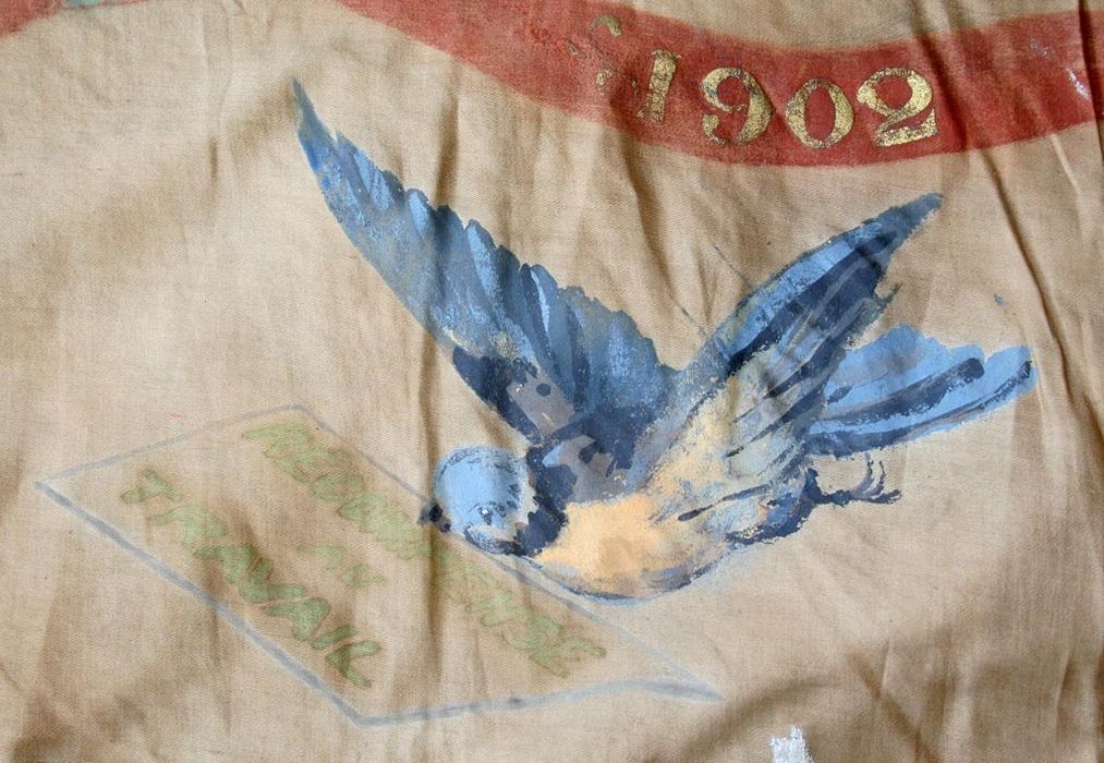 drapeau ou insigne (drapeau tricolore) : Fédération des manufactures des tabacs de France, Syndicat de Châteauroux, détail - © Ministère de la Culture (France), Conservation des antiquités et des objets d'art de l'Indre, tous droits réservés 