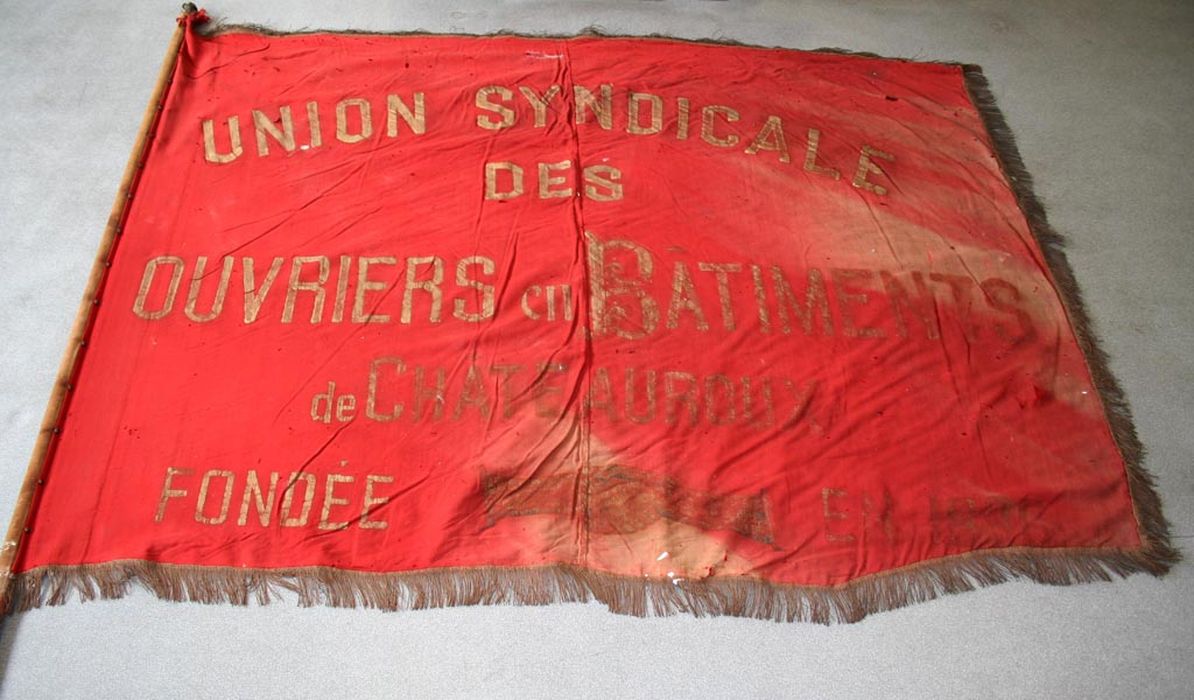 drapeau ou insigne : Union syndicale des ouvriers en bâtiments de Châteauroux fondée en 1895, vue générale - © Ministère de la Culture (France), Conservation des antiquités et des objets d'art de l'Indre, tous droits réservés 