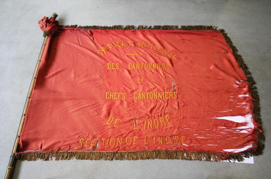 drapeau ou insigne : Syndicat national des cantonniers et chefs cantonniers de l'Indre, section de l'Indre, vue générale - © Ministère de la Culture (France), Conservation des antiquités et des objets d'art de l'Indre – Tous droits réservés 