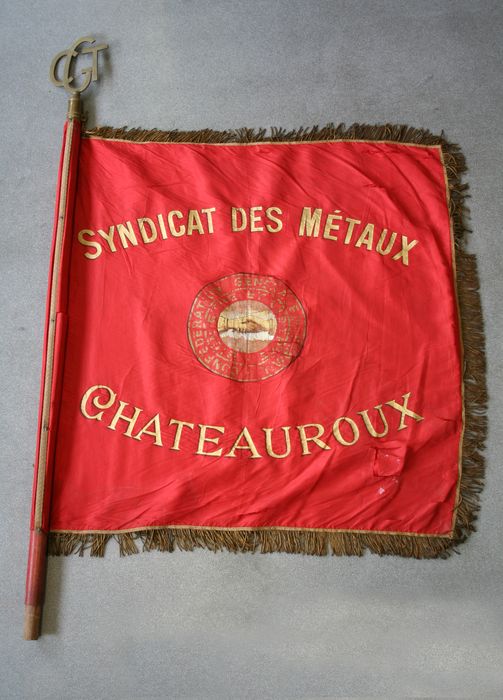 drapeau ou insigne : Syndicat des métaux, vue générale - © Ministère de la Culture (France), Conservation des antiquités et des objets d'art de l'Indre, tous droits réservés 