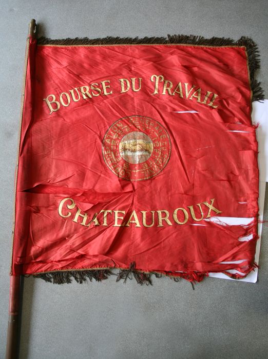 drapeau ou insigne : Bourse du Travail Châteauroux, vue générale - © Ministère de la Culture (France), Conservation des antiquités et des objets d'art de l'Indre, tous droits réservés 