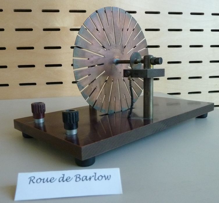 instrument de démonstration en électrodynamique (roue de Barlow), vue générale - © Ministère de la Culture (France), Conservation des antiquités et des objets d'art de l'Indre, tous droits réservés 