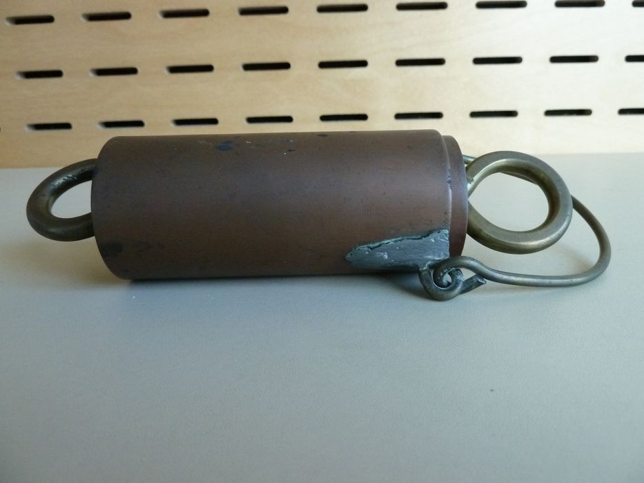 instrument de mesure des forces des poids ou des pressions (cylindre en cuivre rouge), vue générale - © Ministère de la Culture (France), Conservation des antiquités et des objets d'art de l'Indre, tous droits réservés 