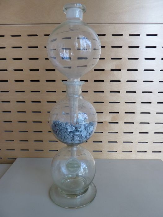lycée Pierre-et-Marie-Curie : générateur de gaz (appareil de Kipp), vue générale - © Ministère de la Culture (France), Conservation des antiquités et des objets d'art de l'Indre – Tous droits réservés 