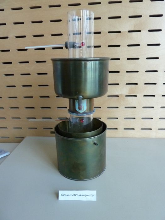 instrument de mesure des forces des poids ou des pressions (gravimètre), vue générale - © Ministère de la Culture (France), Conservation des antiquités et des objets d'art de l'Indre, tous droits réservés 