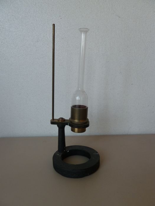 instrument de mesure des forces des poids ou des pressions (porte-tube d'un appareil de Masson), vue générale - © Ministère de la Culture (France), Conservation des antiquités et des objets d'art de l'Indre, tous droits réservés 